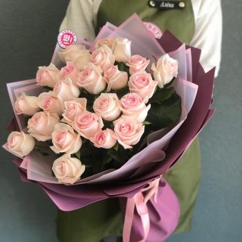 Бело-розовые розы 60 см (Россия) артикул: 323406rya
